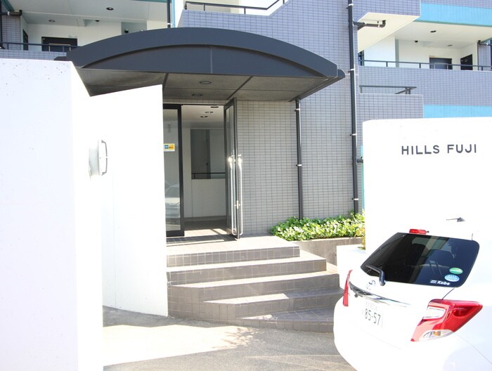 物件外観写真5　(エントランス部分)