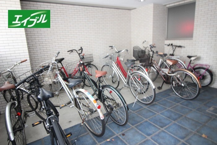 物件外観写真3　(駐輪場)