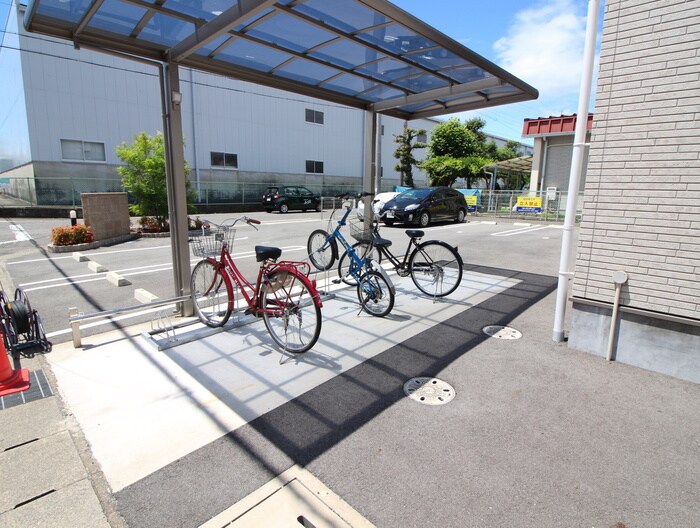 物件外観写真5　(駐輪場)