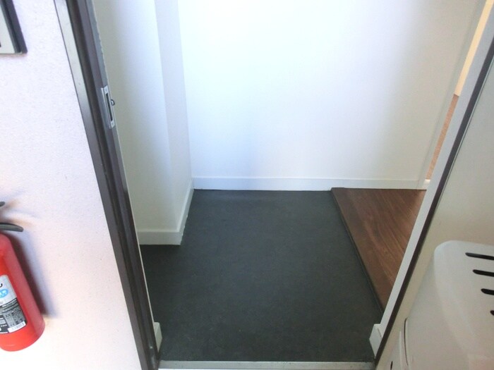 物件内観写真7　(玄関)