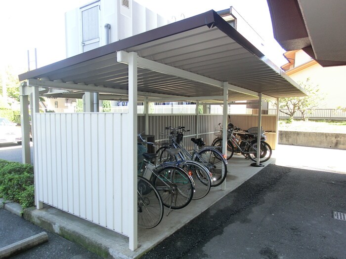 物件外観写真4　(駐輪場)