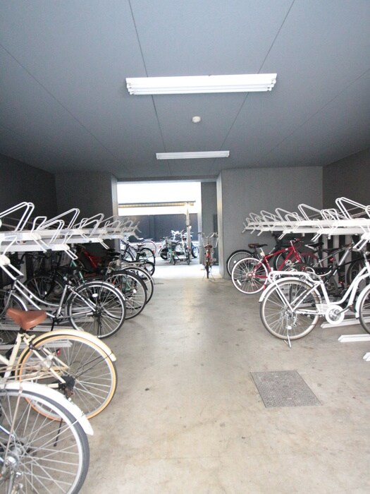 物件外観写真6　(駐輪場)