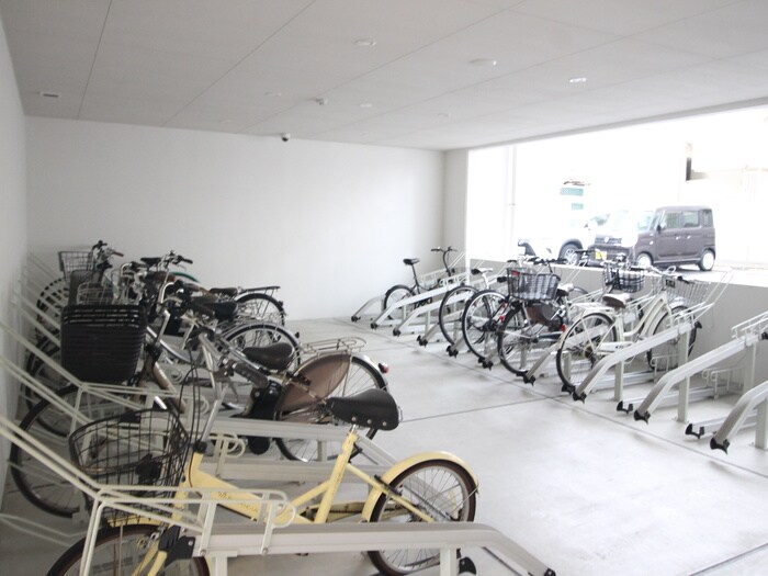 物件外観写真5　(駐輪場)