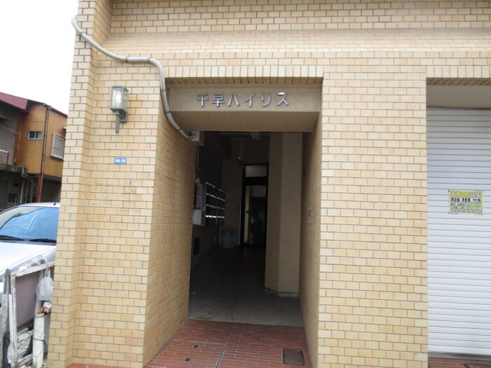 物件外観写真3　(エントランス部分)