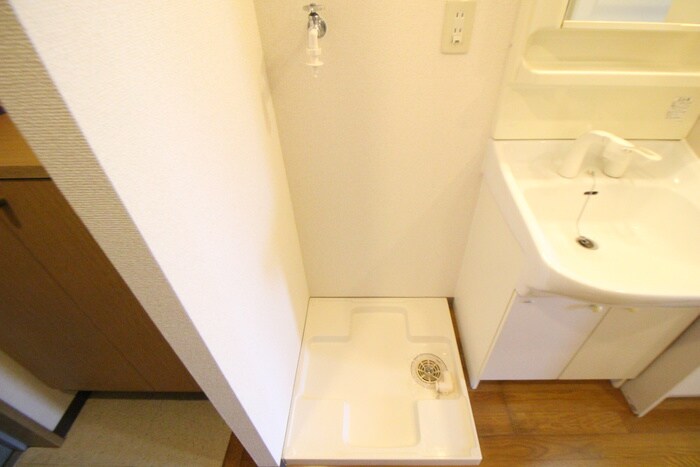 物件内観写真14　(洗濯機置場)