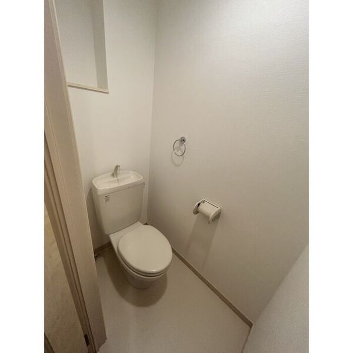 物件内観写真8　(トイレ)