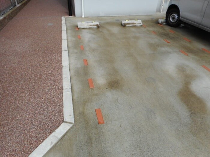 物件外観写真3　(駐車場)