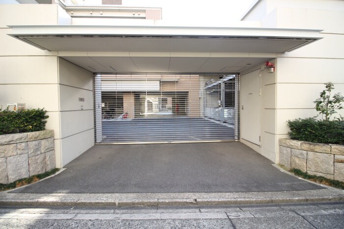 物件外観写真4　(駐車場)