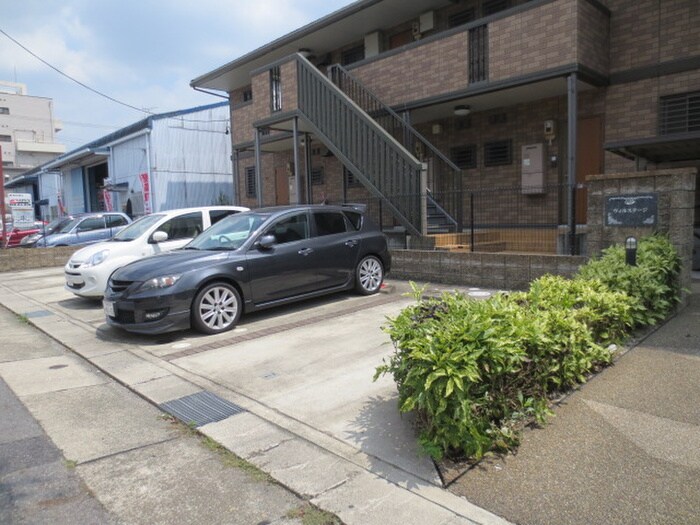 物件外観写真4　(駐車場)