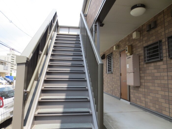 物件外観写真5　(エントランス部分)