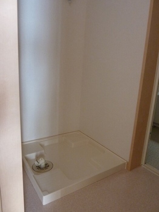 物件内観写真9　(洗濯機置場)