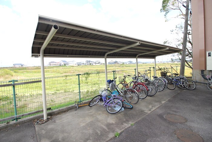 物件外観写真4　(駐輪場)