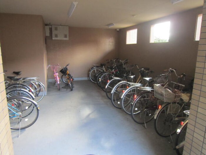 物件外観写真6　(駐輪場)