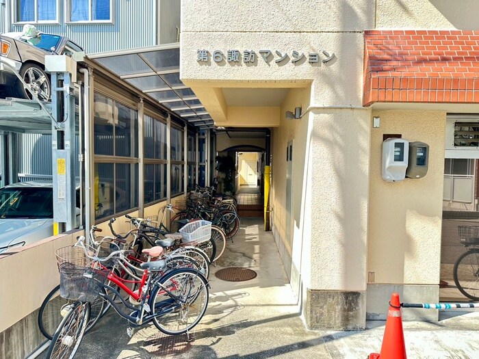 物件外観写真2　(エントランス部分)