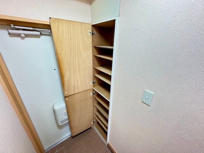 物件内観写真18　(靴箱)
