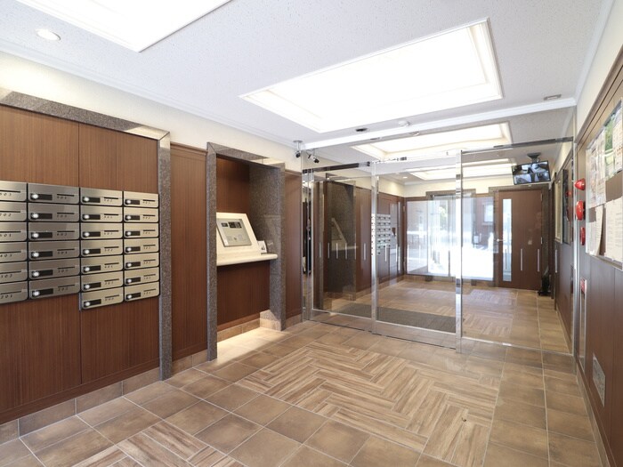 物件外観写真2　(エントランス部分)