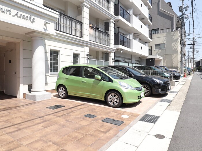 物件外観写真4　(駐車場)