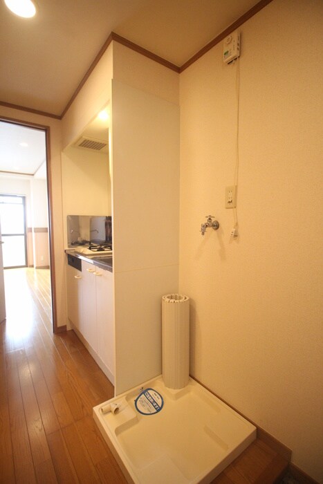 物件内観写真8　(洗濯機置場)