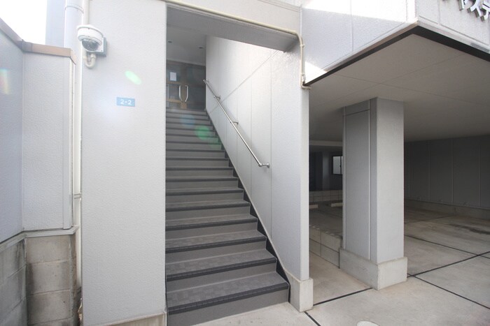 物件外観写真3　(エントランス部分)