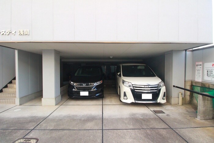 物件外観写真4　(駐車場)