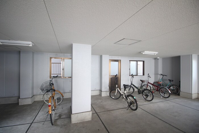 物件外観写真5　(駐輪場)