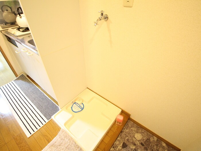 物件内観写真16　(洗濯機置場)