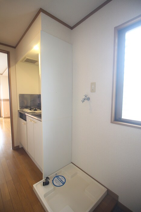 物件内観写真18　(洗濯機置場)