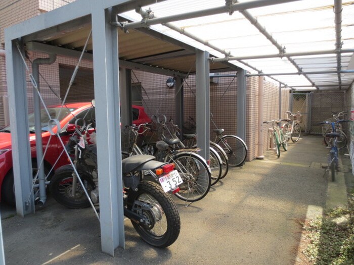 物件外観写真3　(駐輪場)