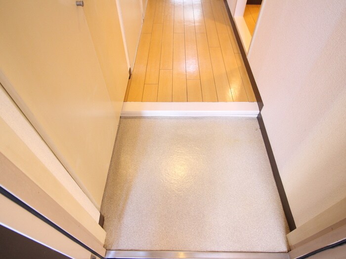 物件内観写真10　(玄関)