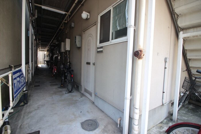 物件外観写真3　(エントランス部分)