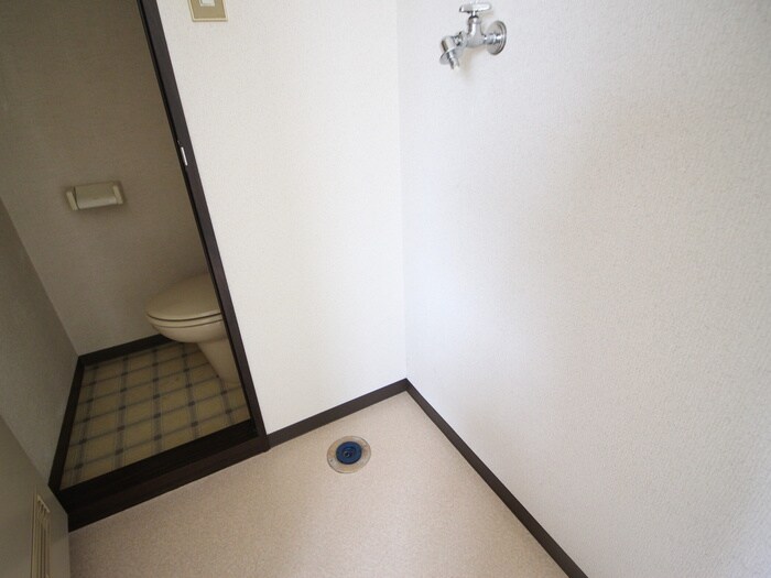 物件内観写真11　(洗濯機置場)