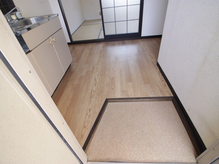 物件内観写真13　(玄関)