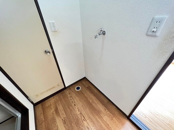 物件内観写真16　(洗濯機置場)