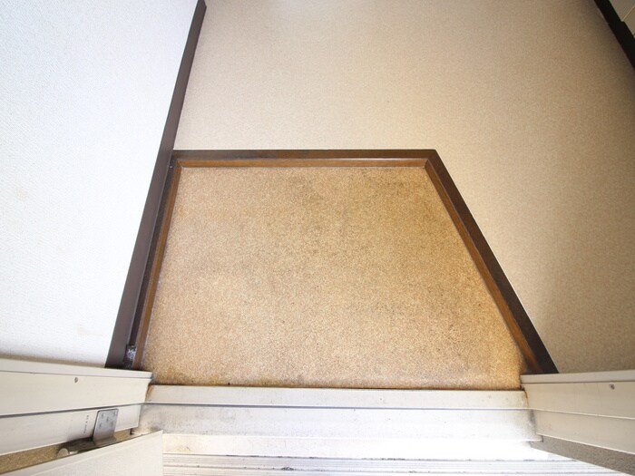 物件内観写真16　(玄関)