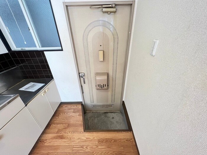 物件内観写真18　(玄関)