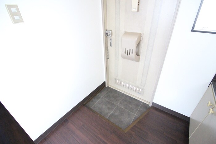 物件内観写真18　(玄関)