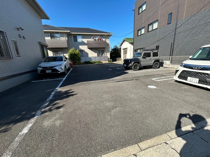 物件外観写真5　(駐車場)