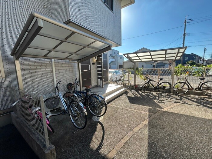 物件外観写真6　(駐輪場)