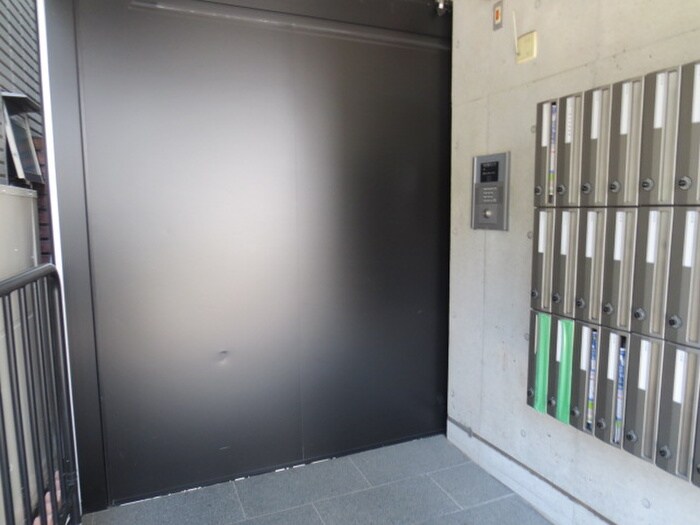 物件外観写真4　(エントランス部分)