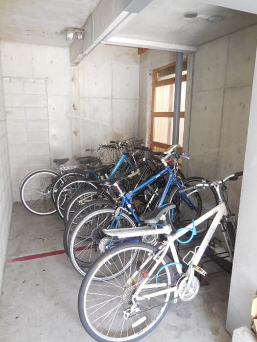 物件外観写真5　(駐輪場)