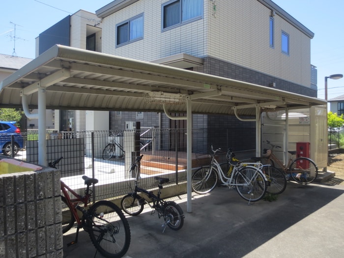 物件外観写真4　(駐輪場)