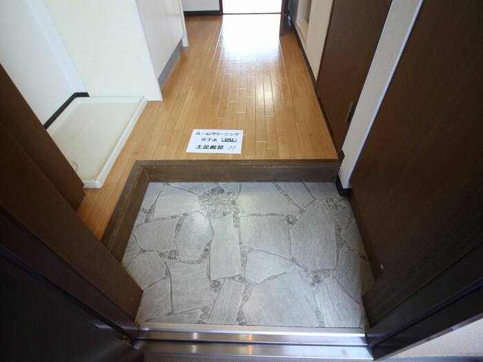 物件内観写真13　(玄関)