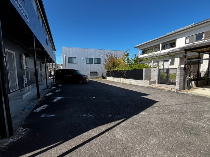 物件外観写真3　(駐車場)