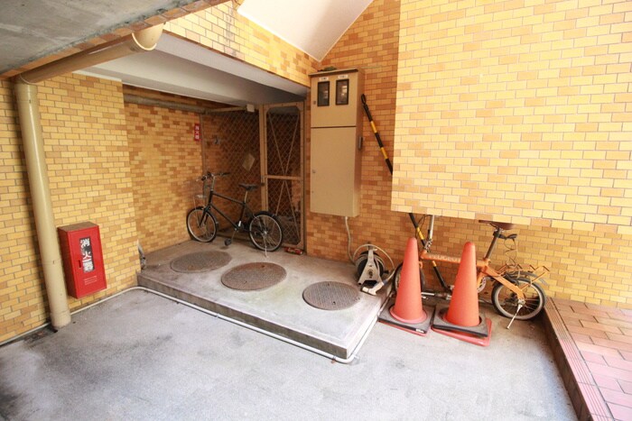 物件外観写真4　(駐輪場)