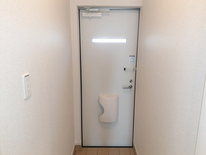 物件内観写真12　(玄関)