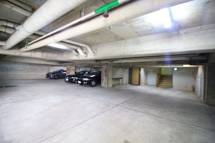 物件外観写真4　(駐車場)