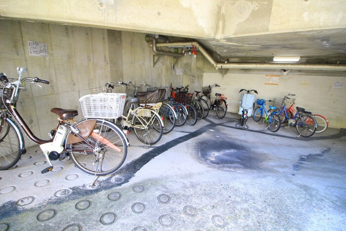物件外観写真5　(駐輪場)