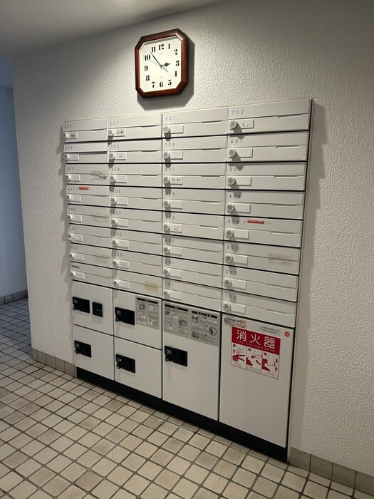 物件外観写真6　(エントランス部分)