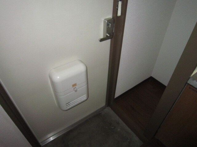 物件内観写真13　(玄関)