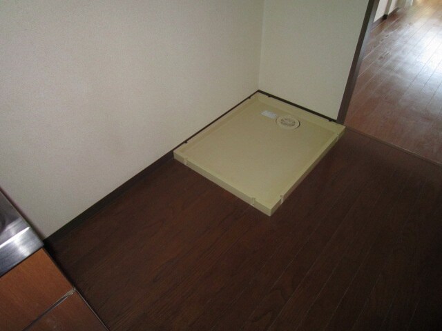 物件内観写真16　(洗濯機置場)